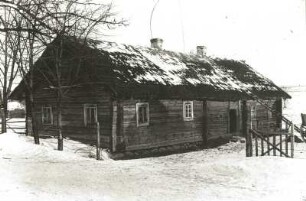 Rußland. Bjelorussisches Blockhaus, strohgedeckt (Frontgebiet des 1. Weltkrieges). Winter