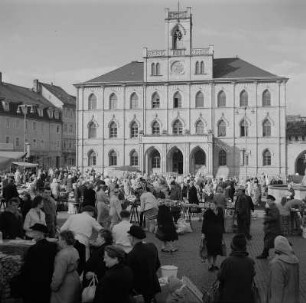 Weimar. Rathaus mit Marktplatz