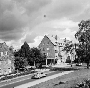Mewesstraße: Kreuzung mit der Reimer-Hansen-Straße: Blick von Südosten