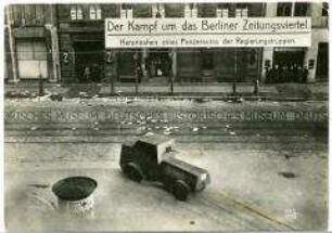 Panzerwagen der Regierungstruppen im Berliner Zeitungsviertel
