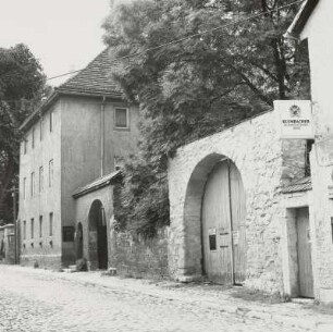 Pfarrhaus mit Toranlage (Nr. 71) und Toranlage (Nr. 73)
