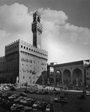 Florenz. Piazza della Signoria. Ansicht mit Palazzo Vecchio und Loggia dei Lanzi