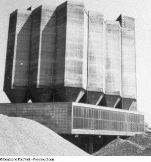 Berlin-Moabit. Westhafen. Zementsilo