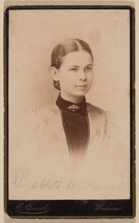 Porträt von Elisabeth Bilkenroth : Porträt von Elisabeth Bilkenroth. Visitfoto