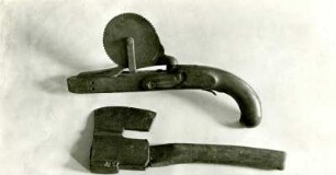 Ludwigshafen (Heimatmuseum): Radschloßpistole, Beil