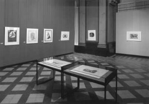 Dresden. Albertinum. Klingersaal. Ausstellung " Georges Braque - Das graphische Werk". Raumaufnahme. Empore