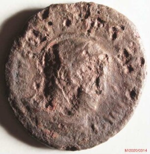 Römische Münze, Nominal Follis, Prägeherr Constantinus I., Prägeort Siscia, Original