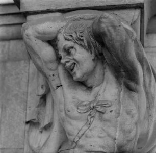 Konsole mit hockendem Faun : Konsole mit hockendem Faun. Sandstein (1716/1718; Werkstatt Balthasar Permoser / um 1951 Kopie). Dresden-Altstadt, Zwinger, Bogengalerie