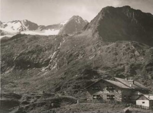 Tirol. Österreich. Stubaier Alpen. Franz Senn-Hütte gegen Edelweißwand