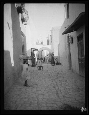 Tripolis (Libyen): Seitenstraße mit Kindern