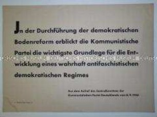 Maueranschlag mit einem Zitat aus dem Aufruf der KPD zur Bodenreform