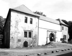 Senftenberg. Schloß (1544-1548, Ausbau 1570). Ansicht von Südwest
