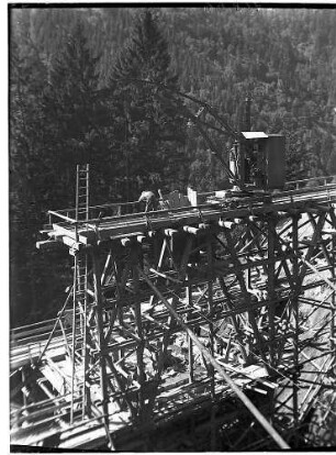 Fahrgerüst mit Kran