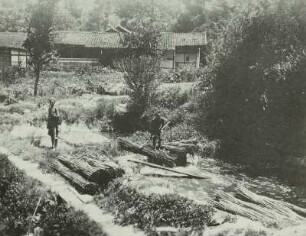 China. Wanshien am mittleren Yangtse. Bambuswälder bei Tashu-Liangs-shan. Papiermacher bei der Arbeit