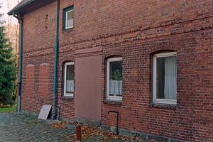 Fritz-Berodt-Straße 7-9: Hofanlage: östliches Wirtschaftsgebäude: Traufseite, Teilansicht, mit Umbauten