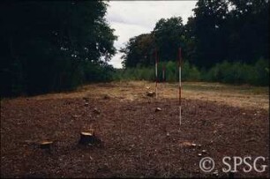 Potsdam, Park Sacrow, Absteckung der Wegtrasse zwischen Römischer Bank und Heilandskirche nach Planüberlagerung.