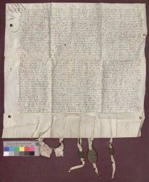 Zwei Mitglieder des Basler Kapitels entscheiden als Schiedsrichter den Streit, welchen die Klöster St. Margarethen und St. Klara zu Kleinbasel wegen des Weinzehnten zu Grenzach miteinander führen.
