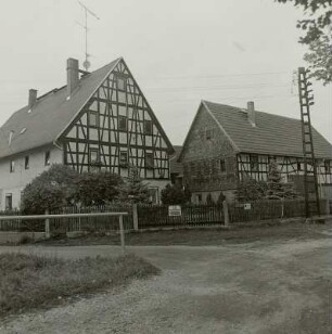 Glauchau-Gesau, Wohnstallhaus und Torhaus eines Vierseithofes, Straßenansicht