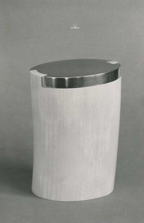 Dose aus Elfenbein mit Silberdeckel von Friedrich Gebhart