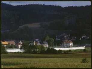 Blick von Bayern aus auf den Grenzort Heinersdorf (DDR)