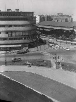130° Panorama, Bild 1 von 5. Blick über den Blücherplatz Richtung Mehringplatz. Berlin-Kreuzberg, Blücherplatz