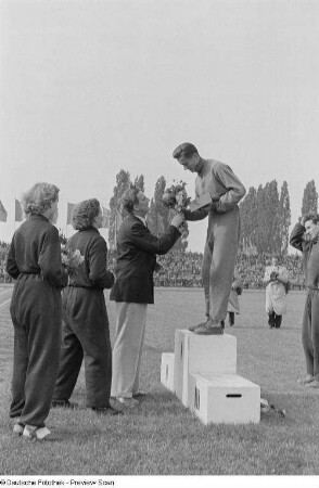 Siegerehrung im Bruno-Plache-Stadion