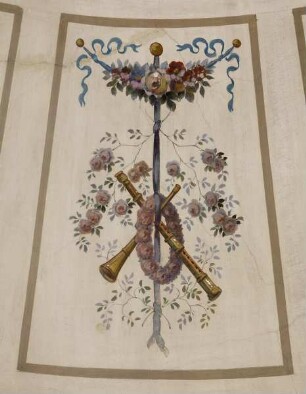 Spätklassizistische Deckenmalerei — Embleme der Musik und der Jagd — Schalmeien und Rosen