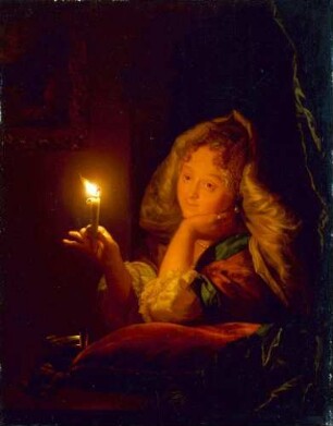 Ein Mädchen mit brennender Kerze