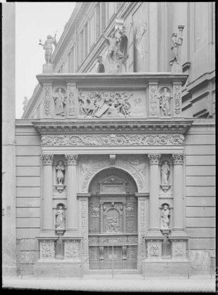 Portal der ehemaligen Schlosskapelle : Dresden, Jüdenhof, Portal der ehemaligen Schlosskapelle des Residenzschlosses