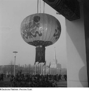 Lampions am chinesischen Ausstellungspavillon auf dem Ausstellungsgelände der Technischen Messe