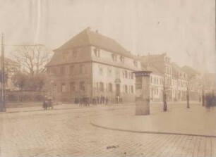 Pirmasens am Paradeplatz. Straßenbild [Schloßstraße]