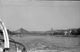 Blick von einem Elbdampfer auf die Loschwitzer Elbbrücke "Blaues Wunder"