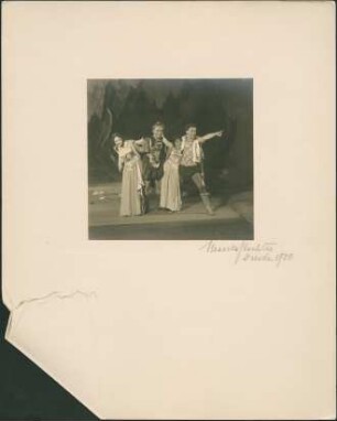 "Ein Sommernachtstraum" von William Shakespeare. Szene mit Antonia Dietrich als Helena, Felix Steinböck als Demetrius, Lotte Gruner als Hermia und Adolf Wohlbrück als Lysander. 3. Akt, 2. Szene. Dresden: Schauspielhaus, 12.06.1930