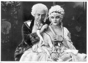Emil Jannings als Louis XV. und Pola Negri als Madame Dubarry im Stummfilm "Madame Dubarry" von Ernst Lubitsch. PAGU-Film Berlin, 1919