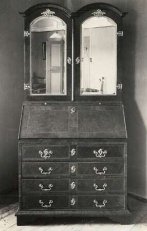 Schreibschrank : Schreibschrank. Holz, furniert (um 1720/1730). Moritzburg, Schloss, Jägerturm, 3. Etage