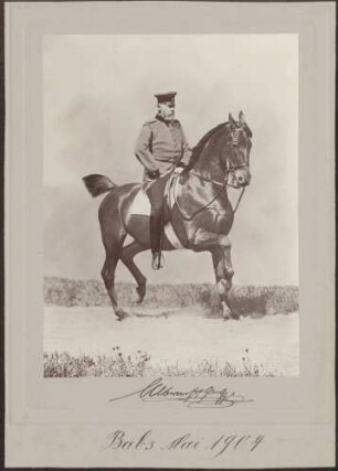 Prinz Albrecht von Preußen, Cousin Wilhelms II., in Uniform und zu Pferd, Ganzfigur.