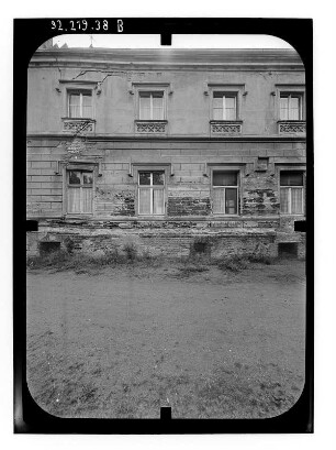 Gusow (Gusow-Platkow), Schloßstraße 7. Schloß (Baubeginn 1870; F. Neubart). Teilansicht