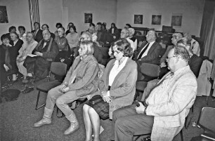 Ausstellungseröffnung "Mauer des Schweigens abtragen. Zwangsarbeiter/innen, Kriegsgefangene in Stormarn 1940-1947" in Reinbek: Publikum