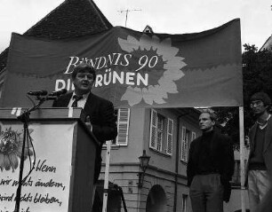 Freiburg im Breisgau: Joschka Fischer auf dem Münsterplatz