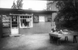 Dresden-Naußlitz, Pietzschstraße 1. Lebensmittel-Haus. Eingangsseite