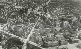 Dresden-Neustadt: Stadtansicht zwischen Palaisplatz (damals Wilhelmplatz) und Albertplatz. Luftbild-Schrägaufnahme von West-Südwest