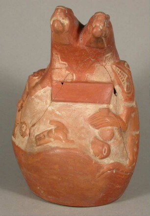 Relief: anthropo-zoomorphe Figuren