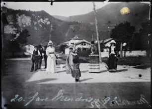 Sandra Lester, Louise Mayer, Livia & E. Mayer am Bahnhof von Mendrisio