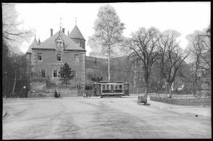 Freiberg. Schloss Freudenstein mit Straßenbahn