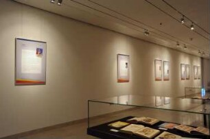 Ausstellung "Zeitgeist im Oktavformat. Illustrierte Magazine der 20er Jahre". 14.09.2013-19.11.2913. Raumansicht
