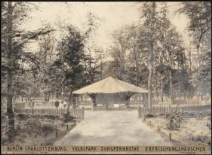 Volkspark Jungfernheide, Berlin-Charlottenburg: Blick auf das Erfrischungshäuschen