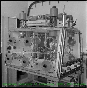 Versuchsaufbau in einer Glovebox zum Thema Core-Schmelze am Institut für Radiochemie (IRCh)