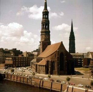 Kirche Sankt Katharinen : Hamburg. Speicherstadt. Hauptkirche Sankt Katharinen mit seinem barocken Kirchturm
