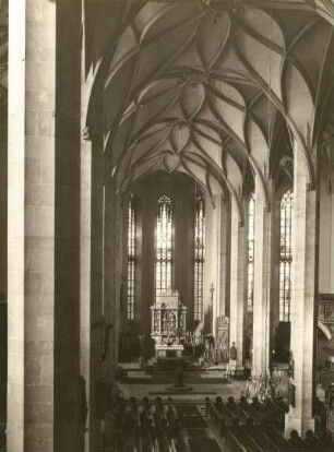 Annaberg-Buchholz. Sankt Annenkirche (1499-1525). Blick von der Orgelempore durch das Mittelschiff