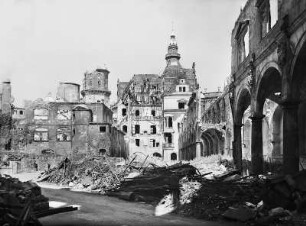 Schloßstraße : Dresden-Altstadt. Residenzschloss. Stallhof nach der Zerstörung am 13. Februar 1945